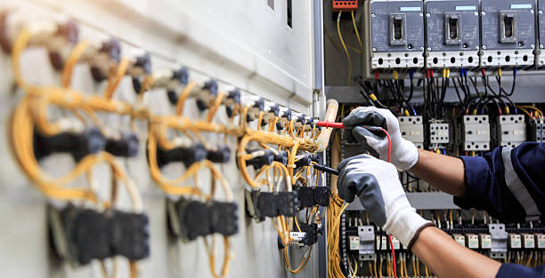 Professional Electrician technician working in Mayfair, CA